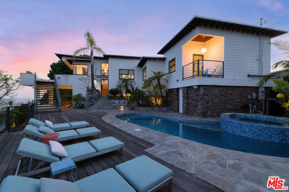 2824 Durand Drive Los Angeles, CA 90068