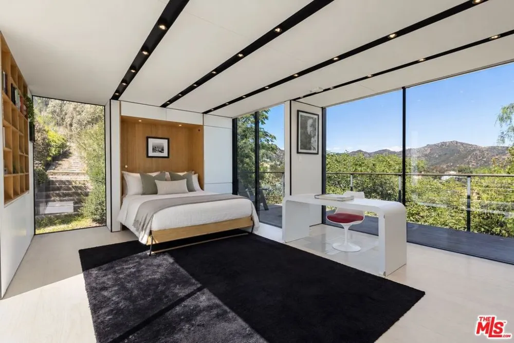2824 Durand Drive Los Angeles, CA 90068