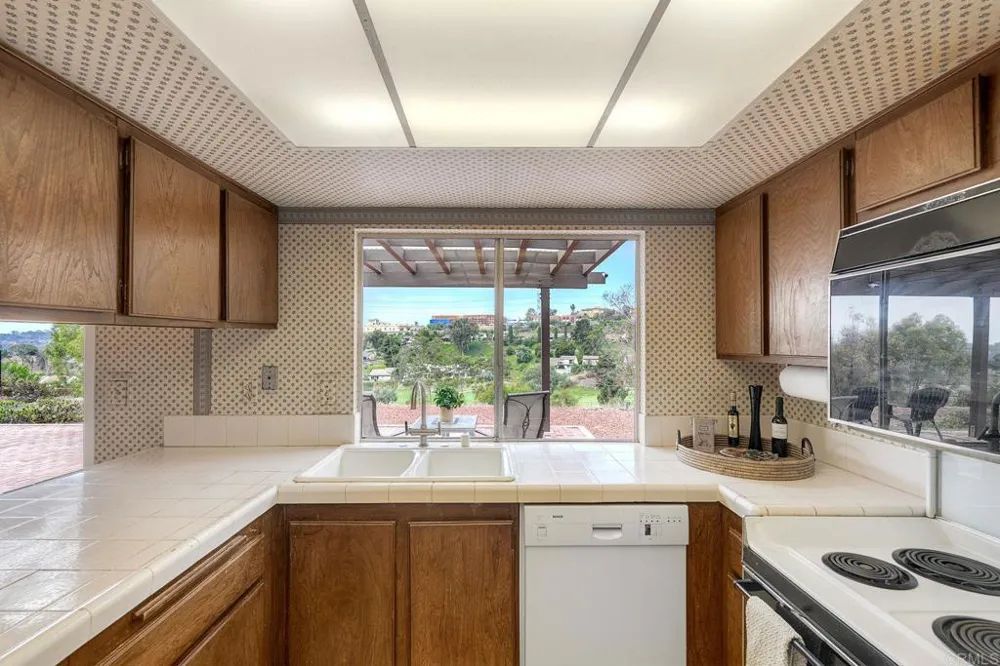 2233 Valley Road Oceanside, CA 92056