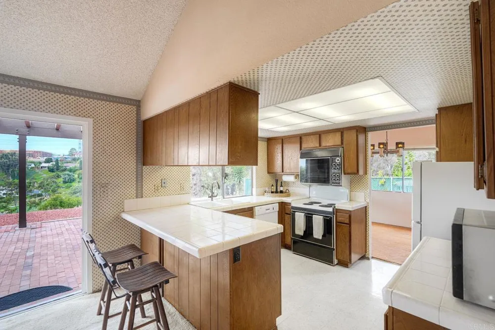 2233 Valley Road Oceanside, CA 92056