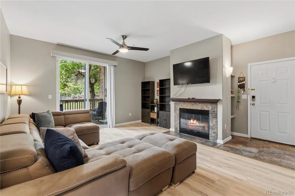 1691 W Canal Circle #1117 Littleton, CO 80120