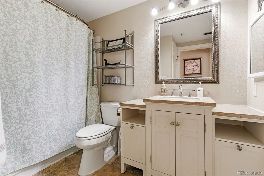 1691 W Canal Circle #1117 Littleton, CO 80120