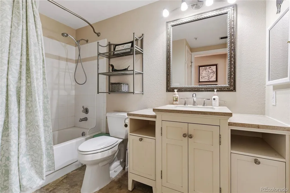 1691 W Canal Circle #1117 Littleton, CO 80120