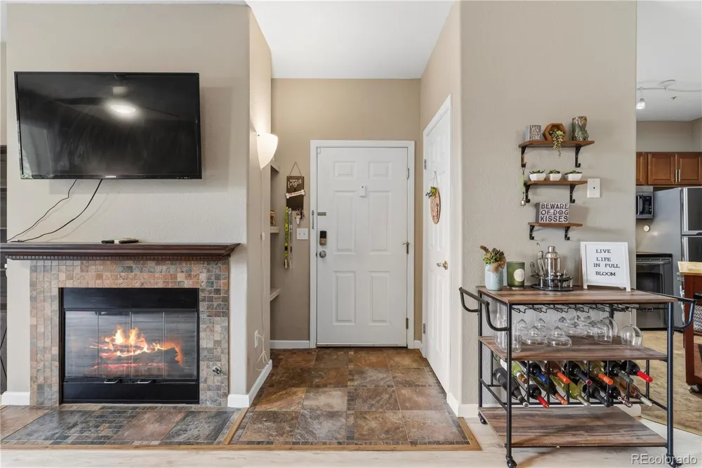 1691 W Canal Circle #1117 Littleton, CO 80120