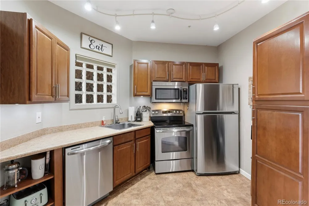 1691 W Canal Circle #1117 Littleton, CO 80120