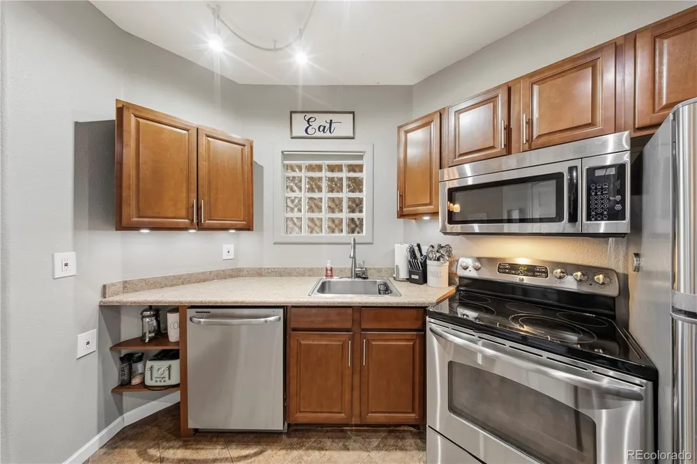 1691 W Canal Circle #1117 Littleton, CO 80120