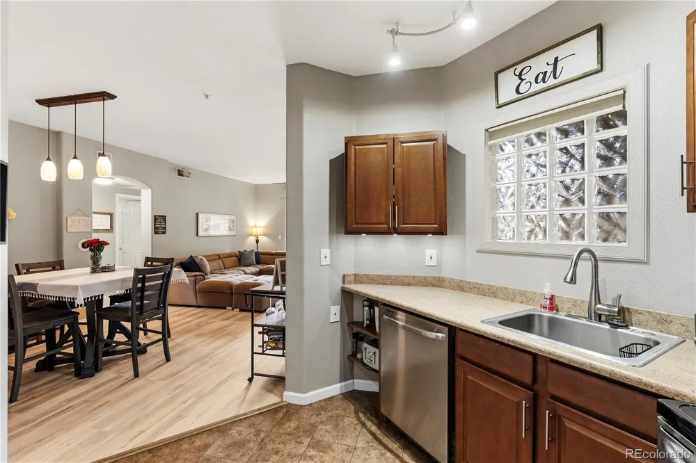 1691 W Canal Circle #1117 Littleton, CO 80120
