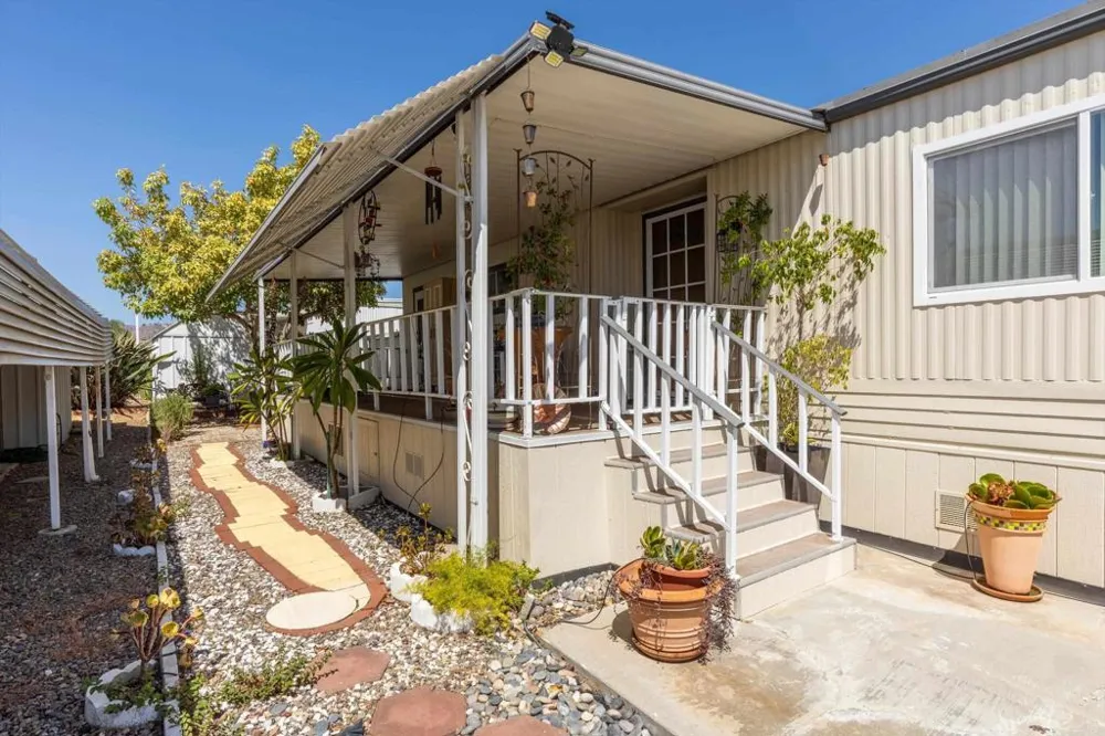 2280 E Valley Parkway #127 Escondido, CA 92027