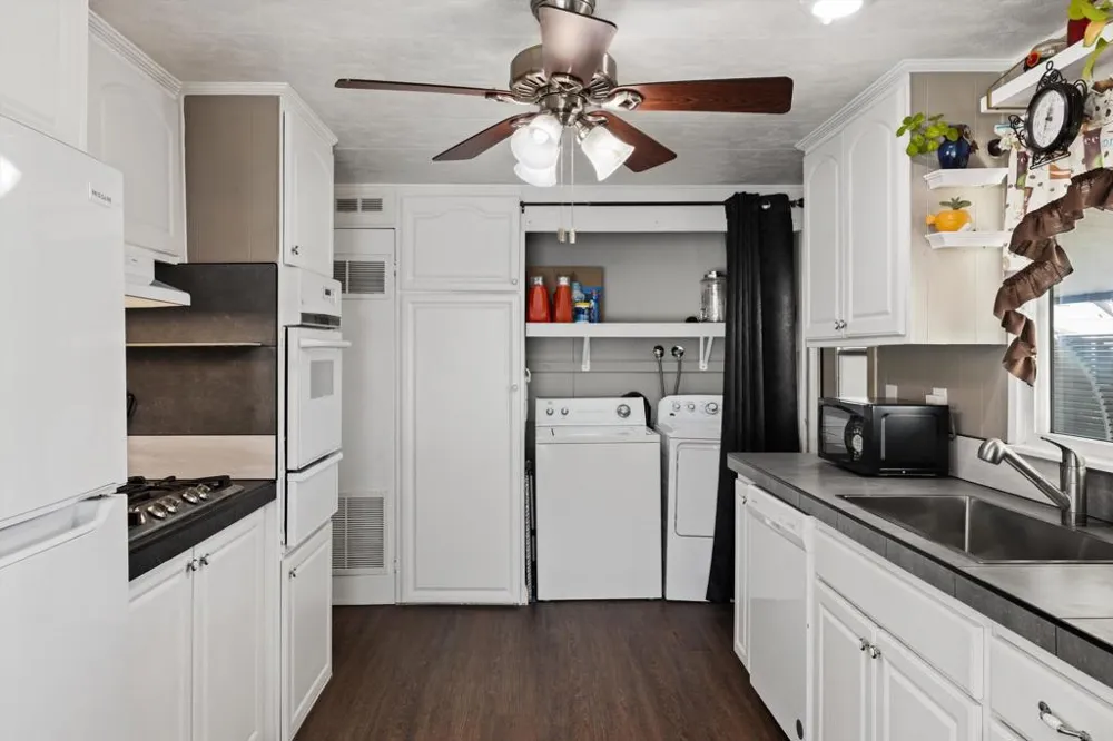2280 E Valley Parkway #127 Escondido, CA 92027