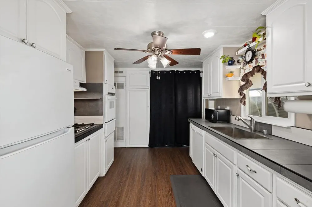 2280 E Valley Parkway #127 Escondido, CA 92027