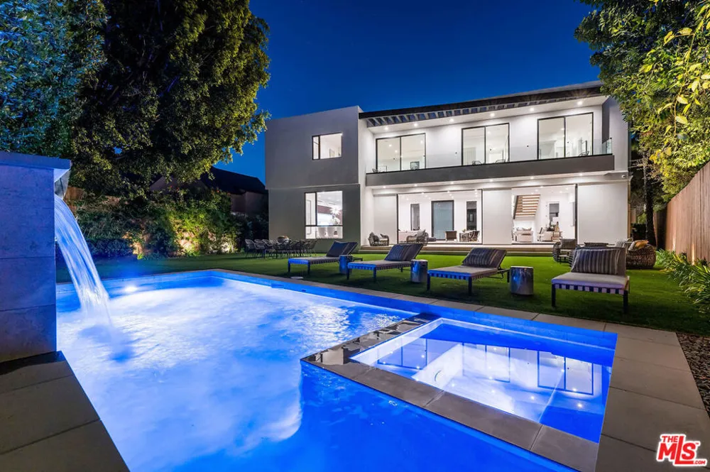 12119 Travis Street Los Angeles, CA 90049