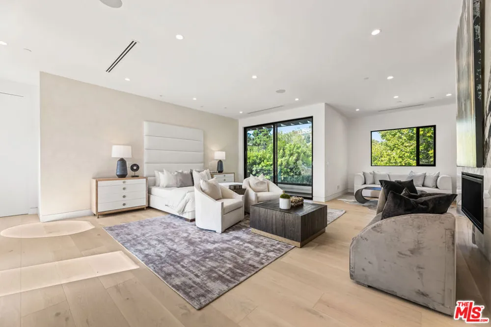 12119 Travis Street Los Angeles, CA 90049