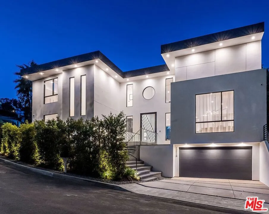12119 Travis Street Los Angeles, CA 90049
