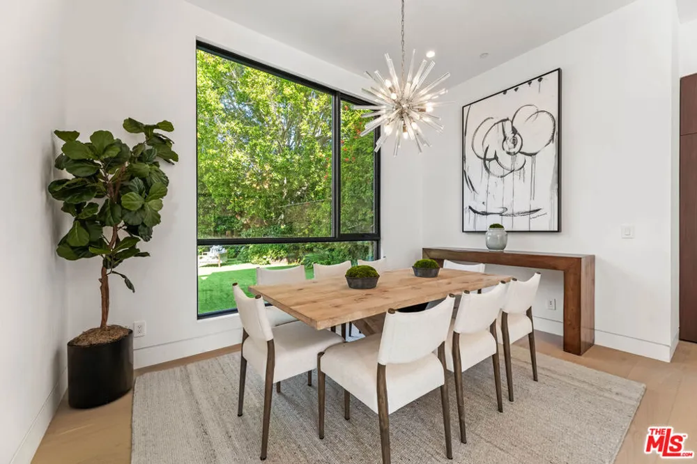 12119 Travis Street Los Angeles, CA 90049