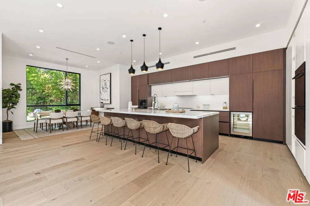 12119 Travis Street Los Angeles, CA 90049