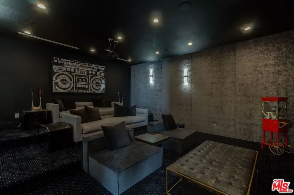 12119 Travis Street Los Angeles, CA 90049