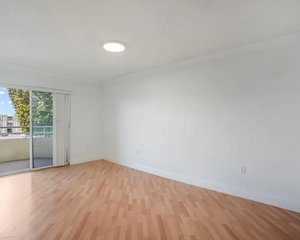 10765 SW 108th Ave #305 Miami, FL 33176
