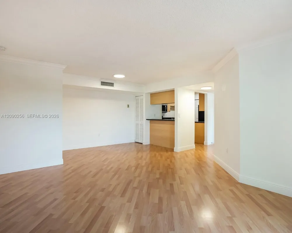 10765 SW 108th Ave #305 Miami, FL 33176