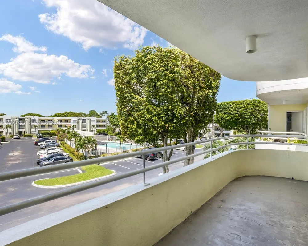 10765 SW 108th Ave #305 Miami, FL 33176