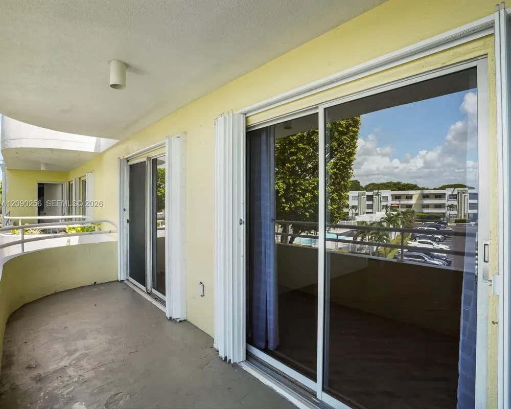 10765 SW 108th Ave #305 Miami, FL 33176