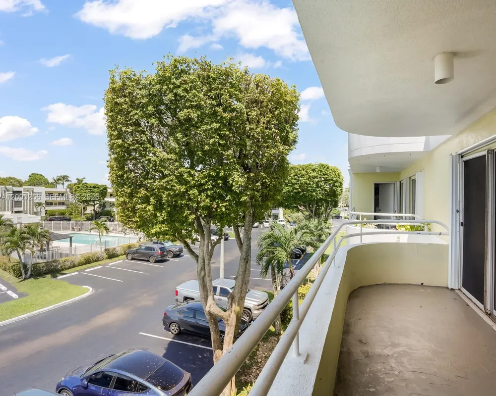 10765 SW 108th Ave #305 Miami, FL 33176