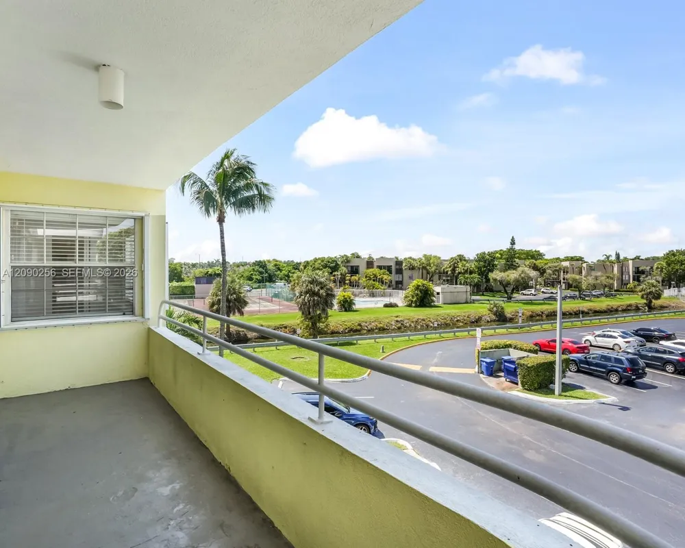 10765 SW 108th Ave #305 Miami, FL 33176