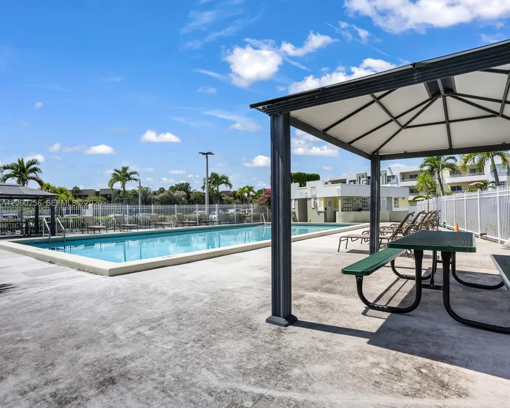 10765 SW 108th Ave #305 Miami, FL 33176