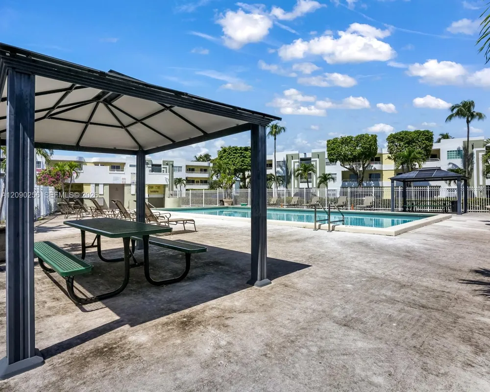 10765 SW 108th Ave #305 Miami, FL 33176