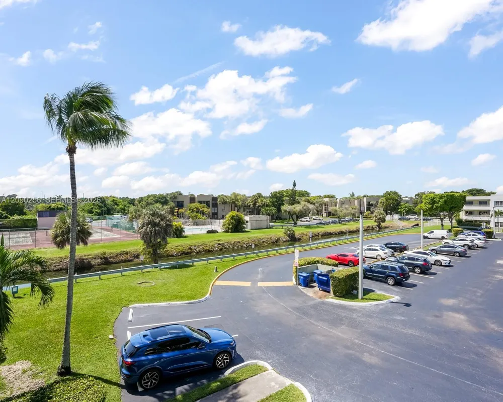10765 SW 108th Ave #305 Miami, FL 33176