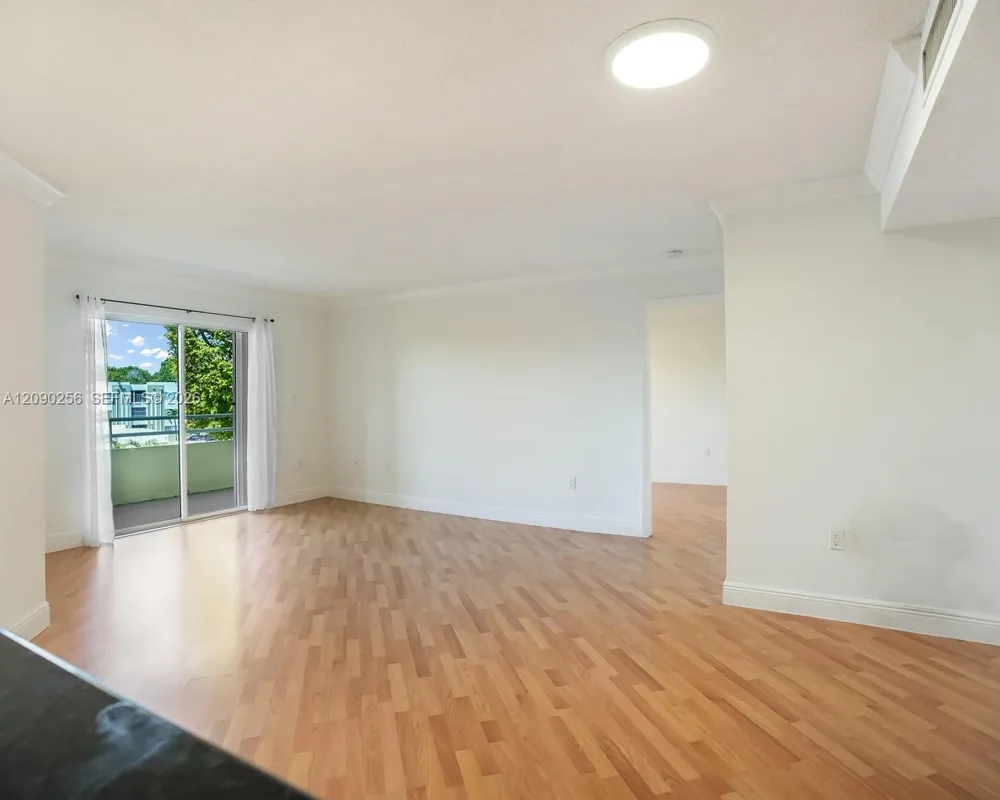 10765 SW 108th Ave #305 Miami, FL 33176