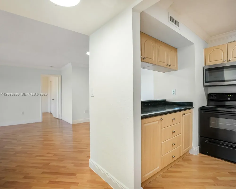 10765 SW 108th Ave #305 Miami, FL 33176