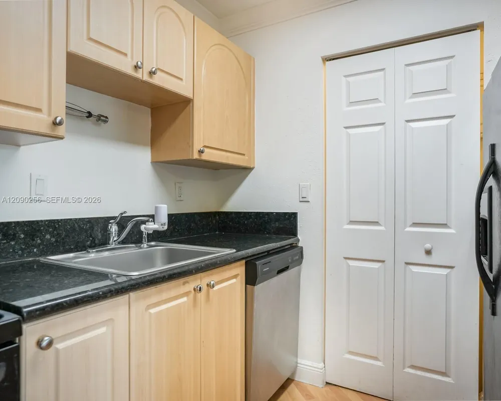 10765 SW 108th Ave #305 Miami, FL 33176