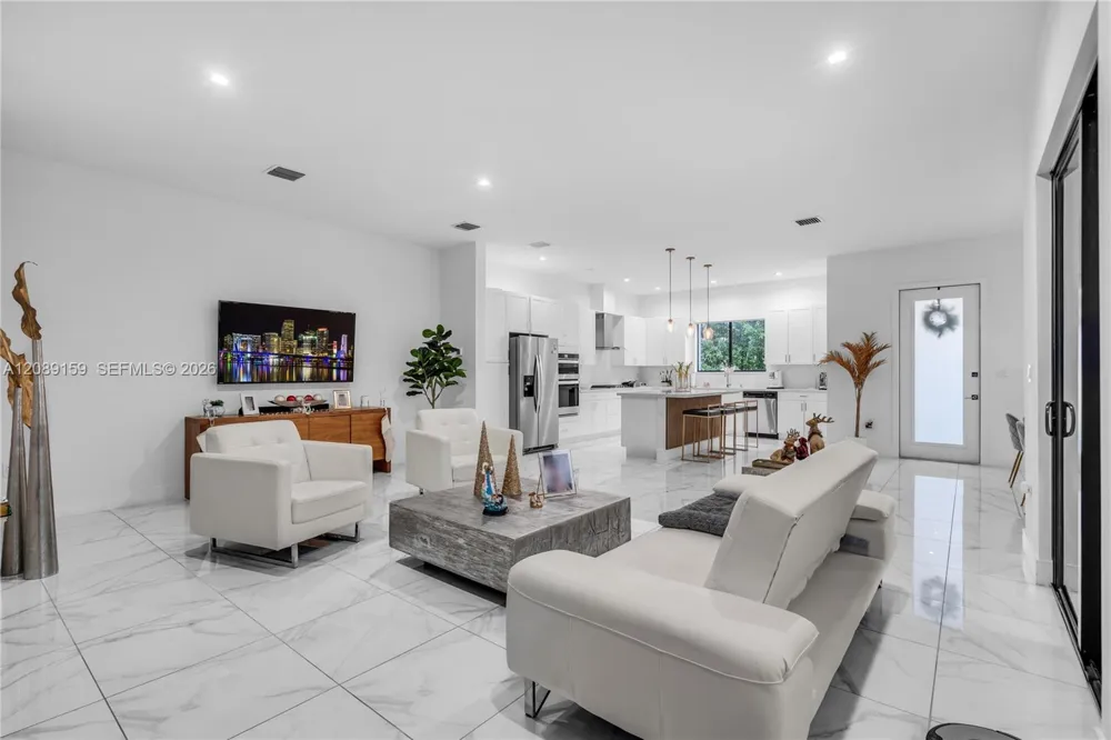 4363 NW 81st Ave Doral, FL 33166