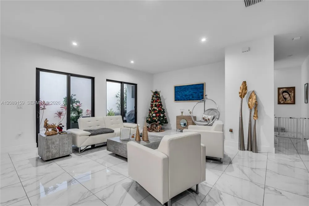 4363 NW 81st Ave Doral, FL 33166