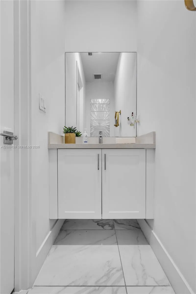 4363 NW 81st Ave Doral, FL 33166