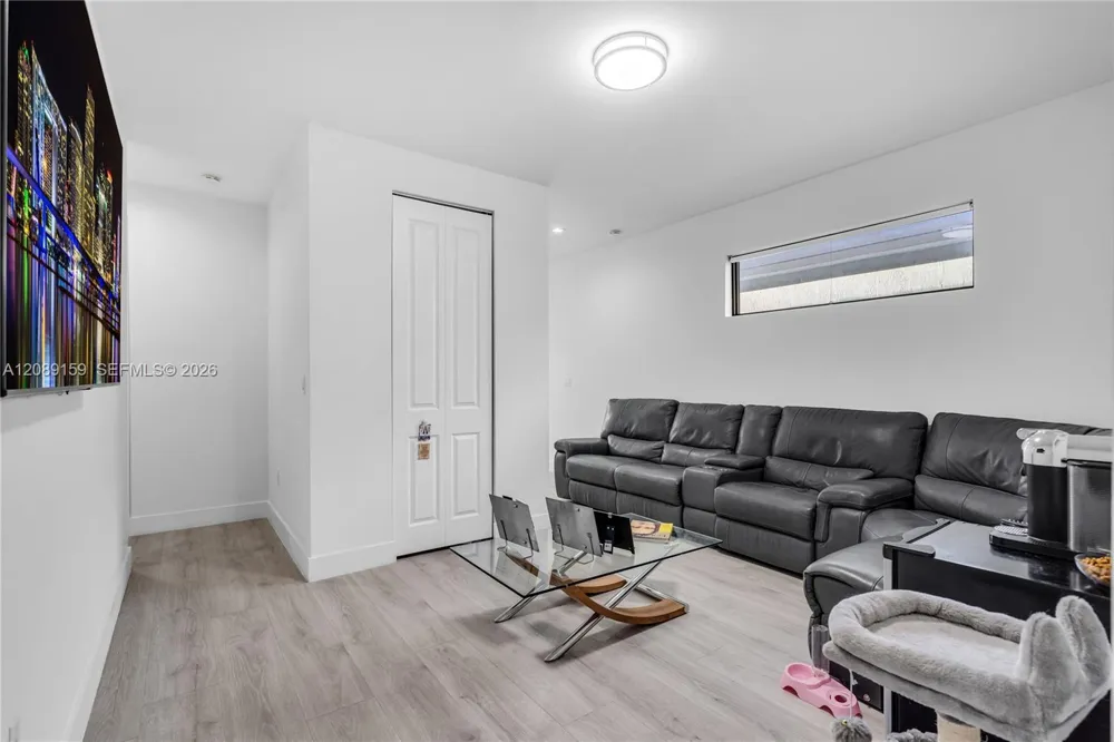 4363 NW 81st Ave Doral, FL 33166