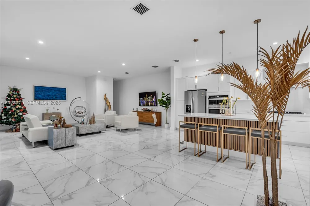 4363 NW 81st Ave Doral, FL 33166