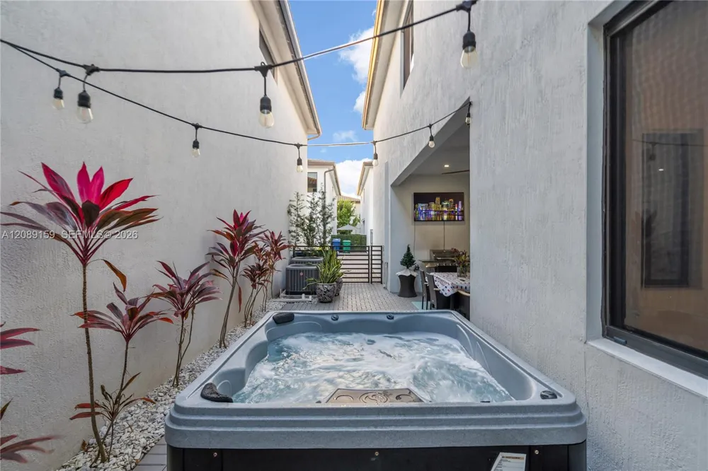 4363 NW 81st Ave Doral, FL 33166