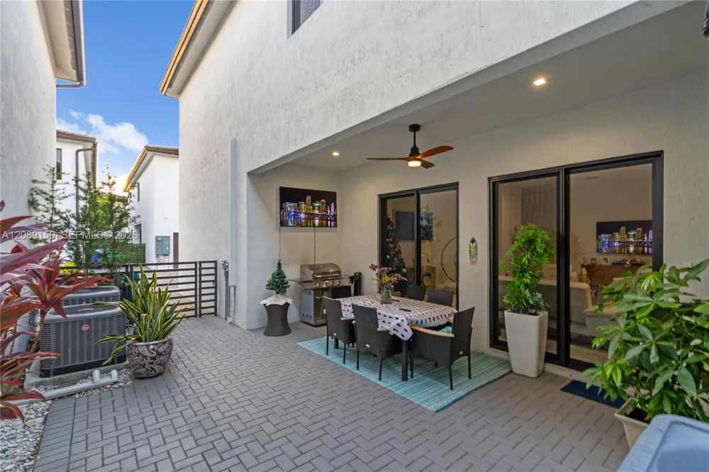 4363 NW 81st Ave Doral, FL 33166