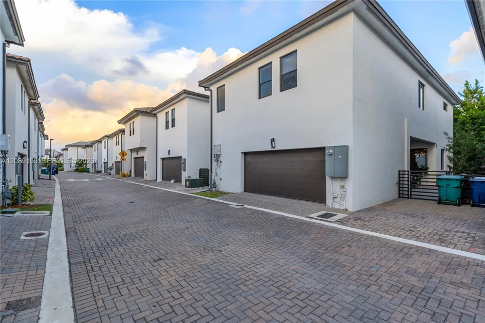 4363 NW 81st Ave Doral, FL 33166
