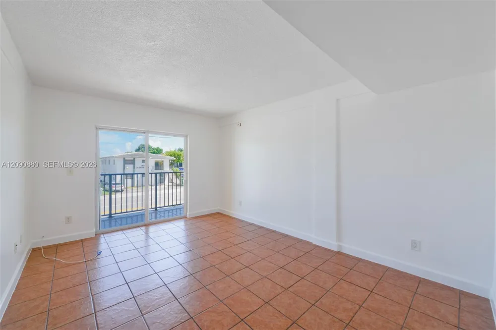 3494 E 4th Ave #1208 Hialeah, FL 33013