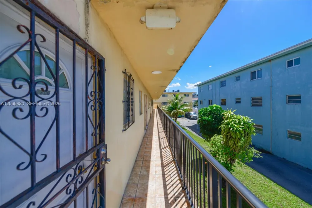 3494 E 4th Ave #1208 Hialeah, FL 33013