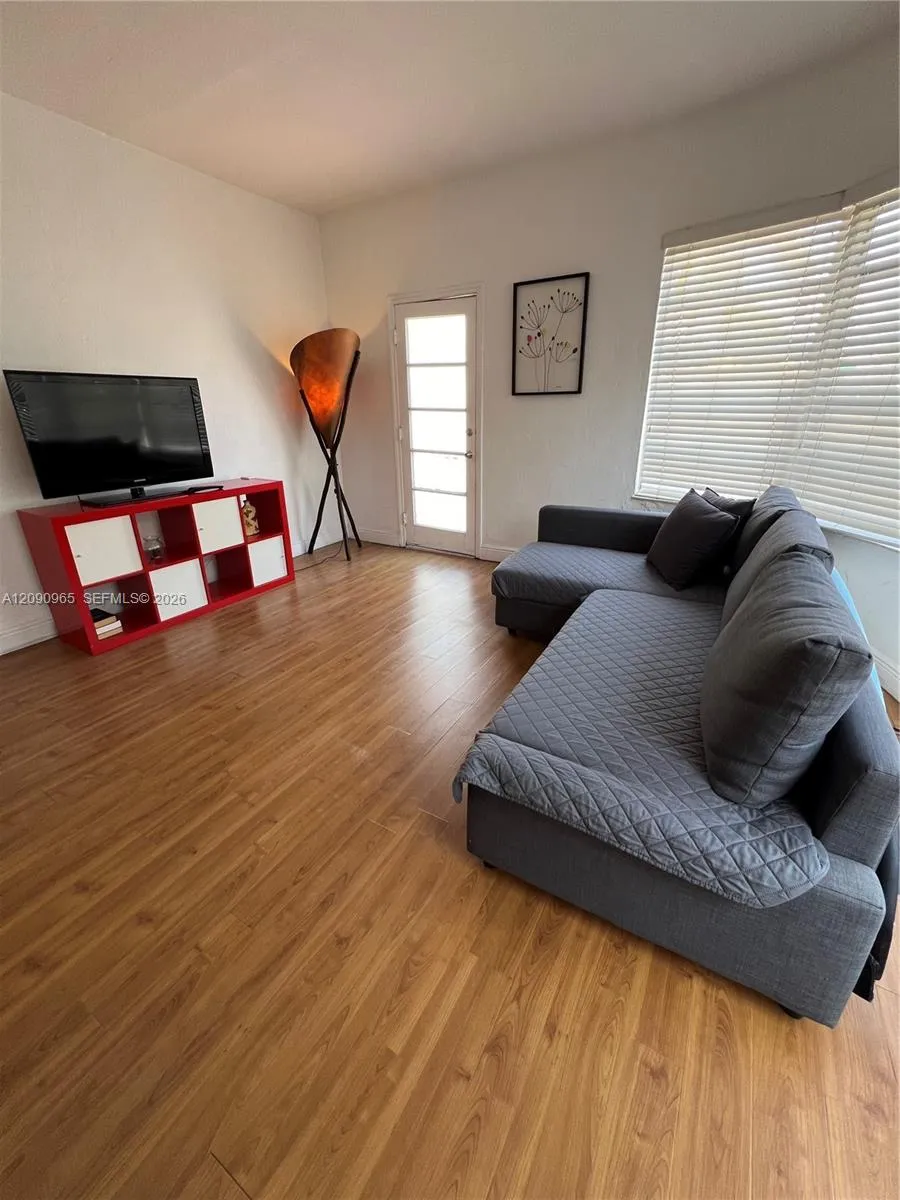 601 7th St #1 Miami Beach, FL 33139