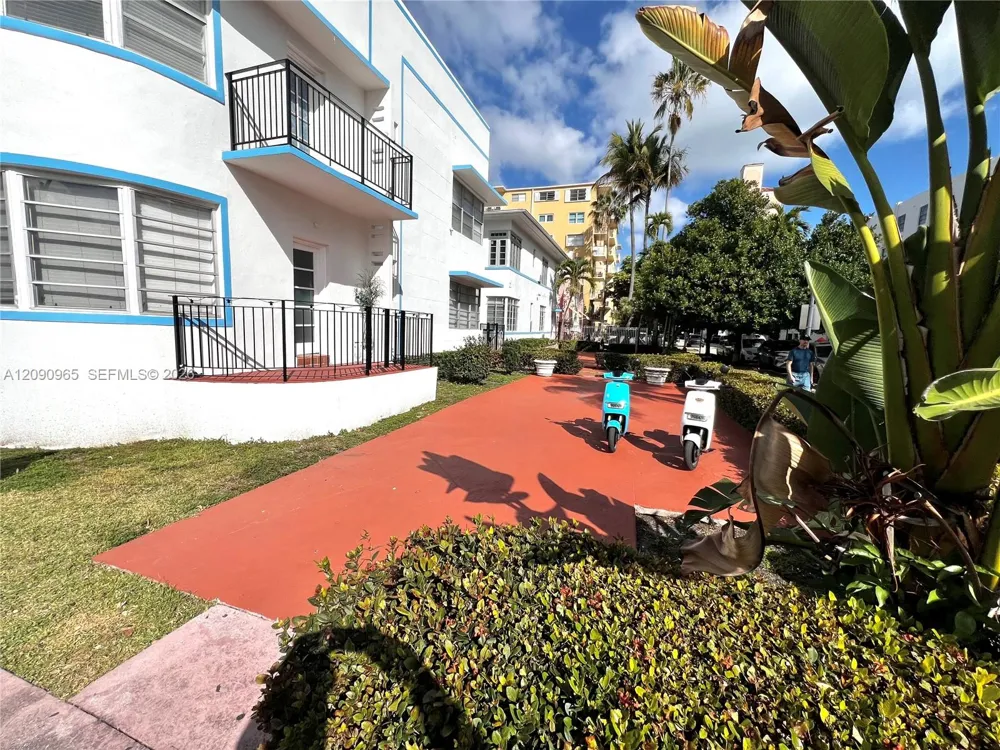 601 7th St #1 Miami Beach, FL 33139