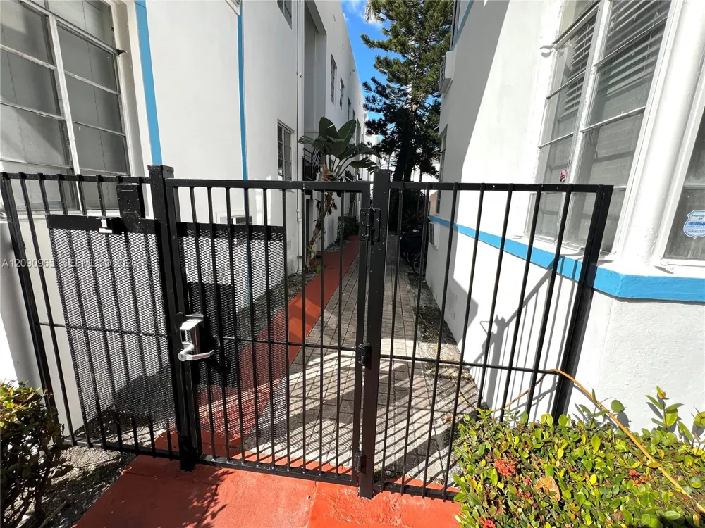 601 7th St #1 Miami Beach, FL 33139