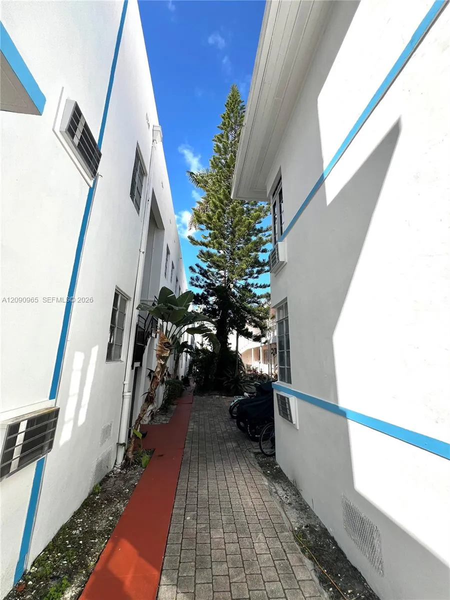 601 7th St #1 Miami Beach, FL 33139