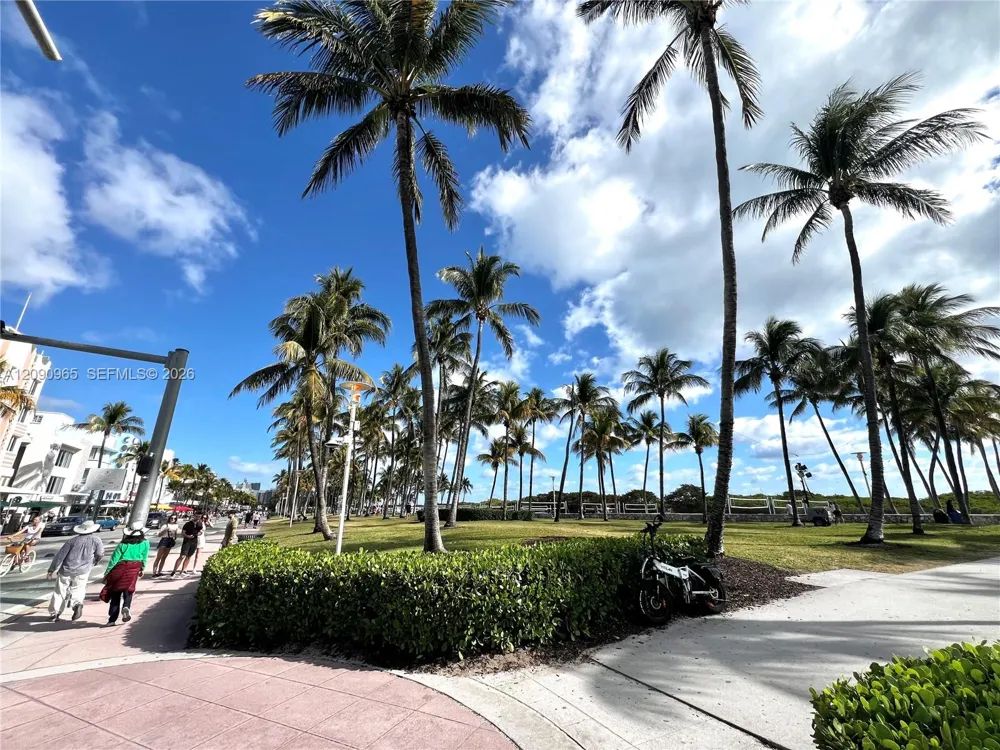 601 7th St #1 Miami Beach, FL 33139