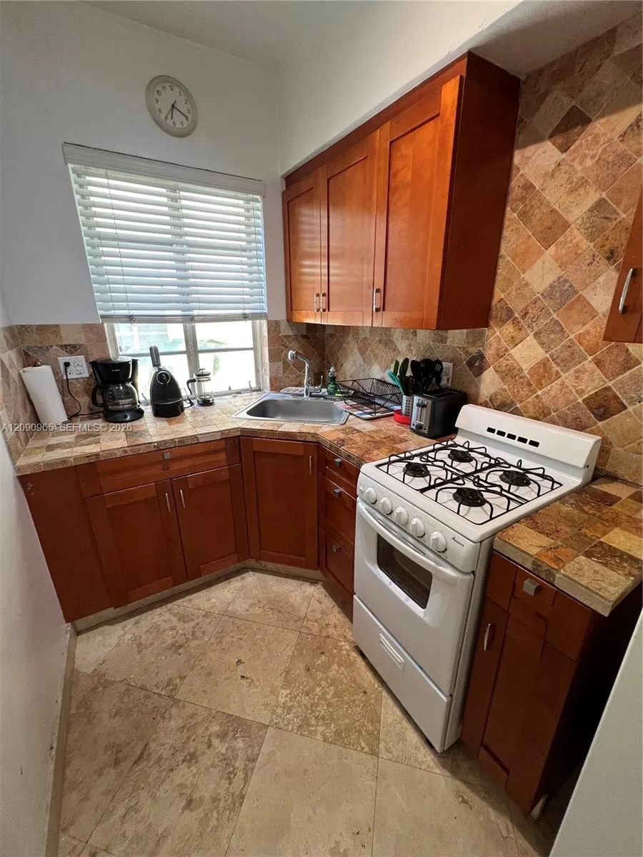 601 7th St #1 Miami Beach, FL 33139