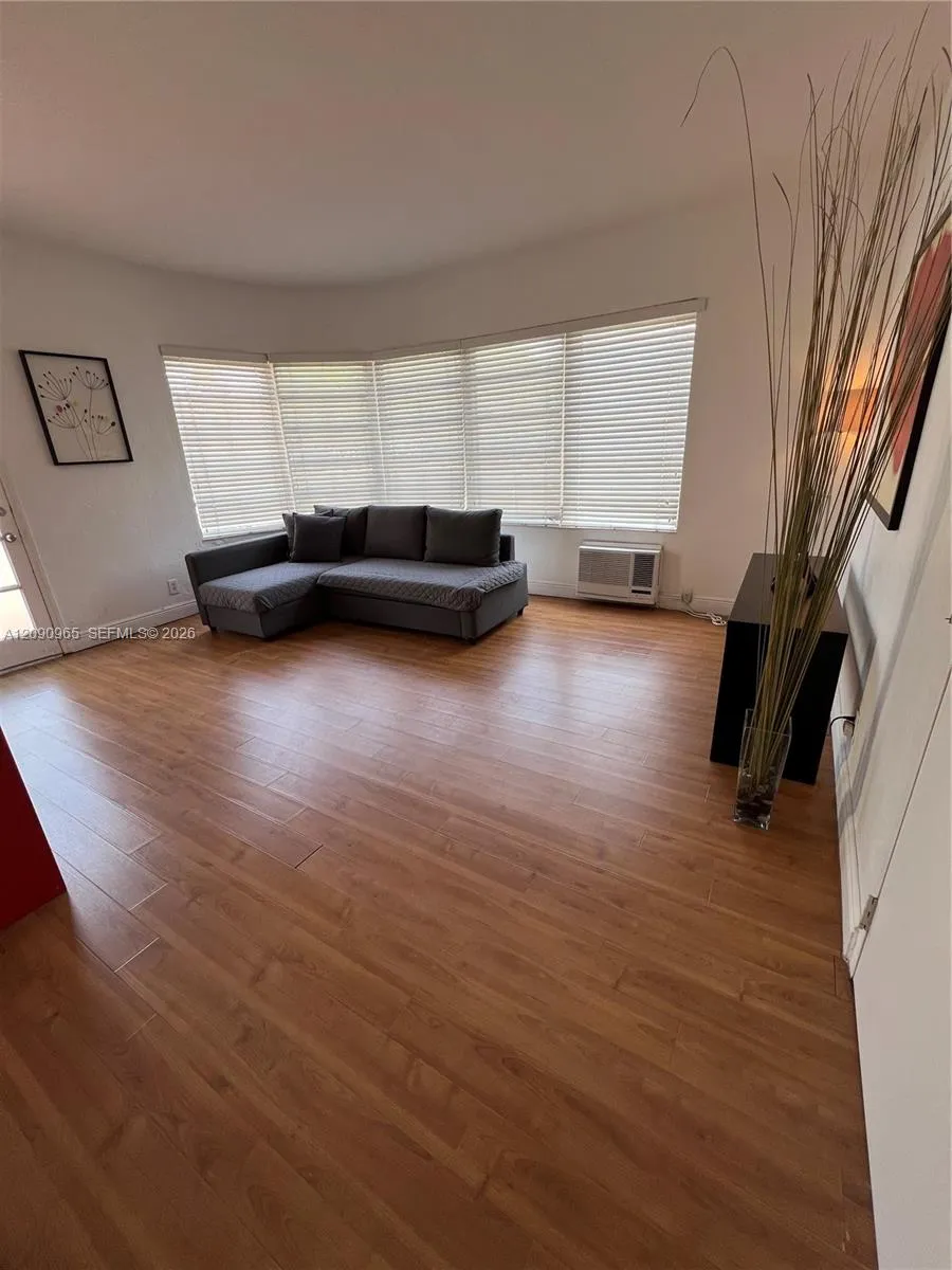 601 7th St #1 Miami Beach, FL 33139