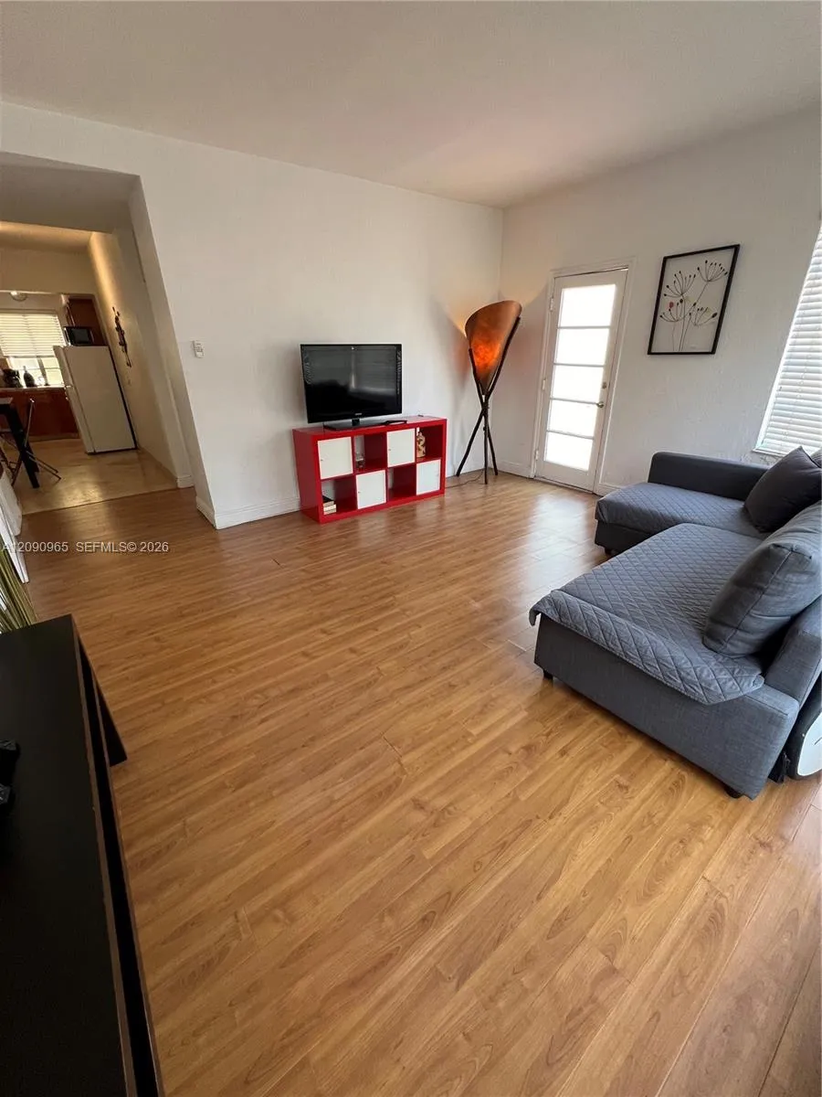 601 7th St #1 Miami Beach, FL 33139